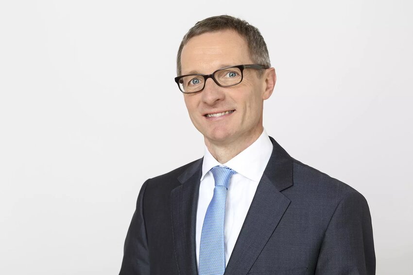Mag. Peter Edelmayer, Geschäftsführer Dussmann Service Österreich, freut sich über das Rekordjahr, das unter anderem aufgrund stabiler Kundenbeziehungen, verantwortungsvoller Unternehmensführung, Innovationskraft, Flexibilität und nicht zuletzt aufgrund des Zusammenhalts eines starken Teams gelungen ist. | ©  BILDAGENTUR ZOLLES KG/Christian Hofer
