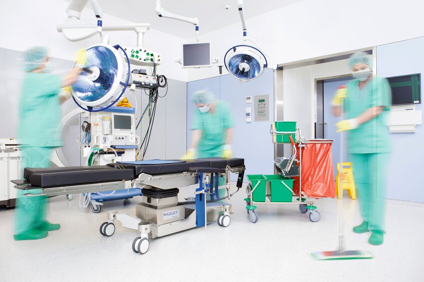 Vertrauen der Reinigungskräfte in die Schutzmaßnahmen, langjährige Erfahrung, Flexibilität und eingespielte Teams sind einige der entscheidenden Faktoren für effiziente Krankenhaus-Hygiene in der Pandemie.  | © Dussmann