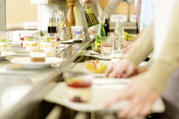 Betriebsrestaurants von Dussmann tragen mit hochwertigen Speisen und gutem Service zum Wohlbefinden der Mitarbeiter bei.  | © Dussmann