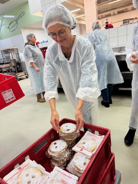 Bild8: Kekse backen für den guten Zweck in unserer Frischküche in Pichling | © Dussmann