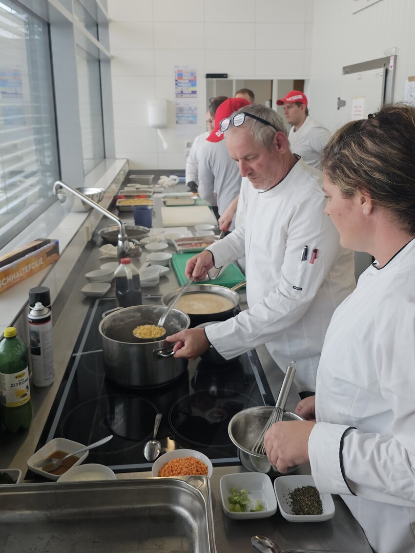 Bild 3: Vorbereitungen für die Genusswochen | © Dussmann