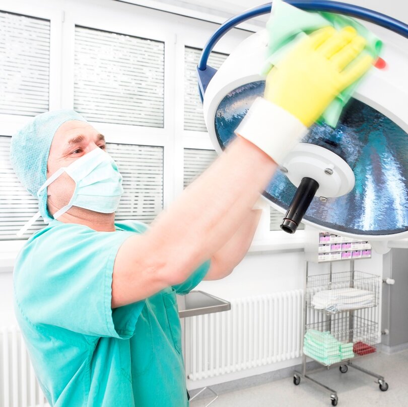 OP-Reinigung-Scheinwerfer