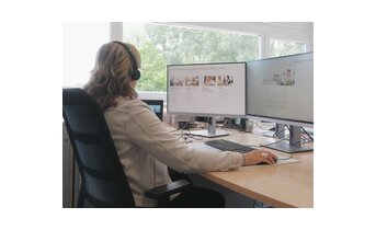 Profi des Alltags Katharina Klaffenböck am Arbeitsplatz | © Dussmann