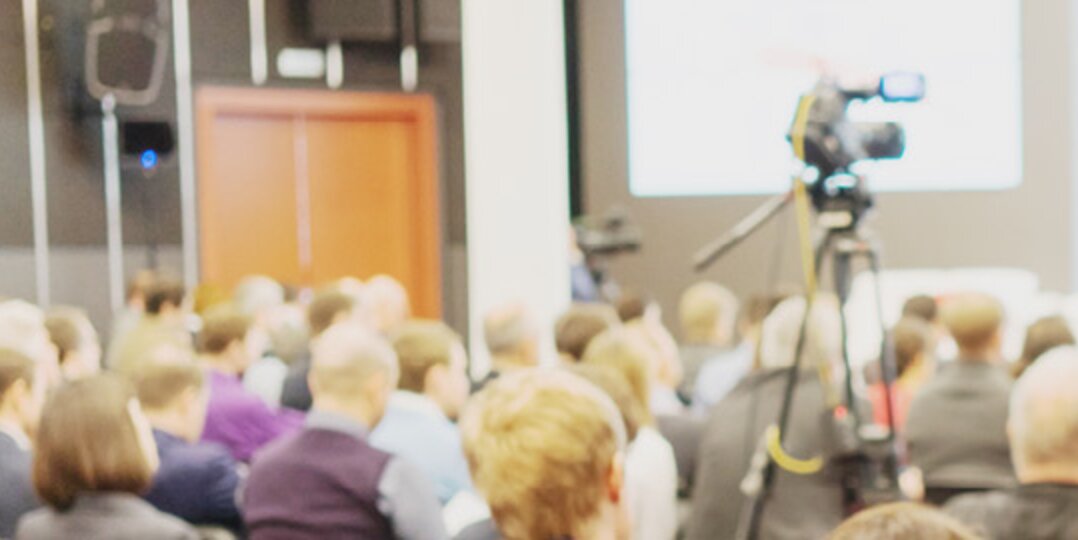 Pressekonferenz mit Publikum 
